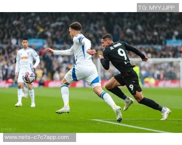 利兹联队与莱切城的激烈对决展现英超球队的实力与魅力